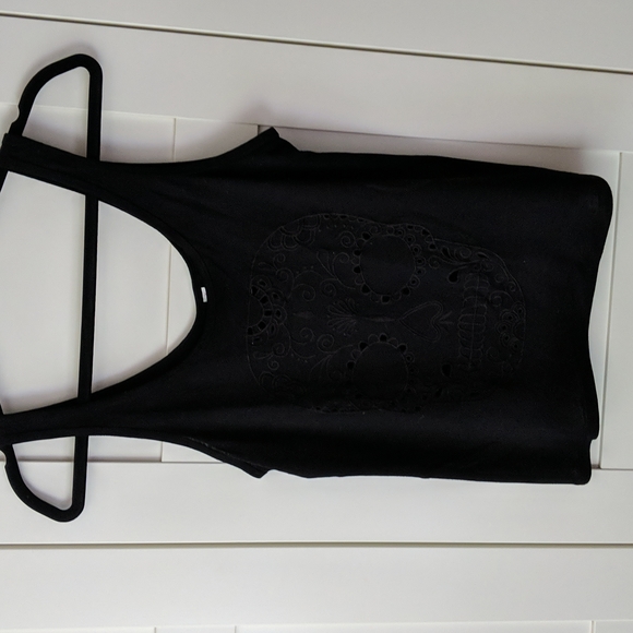 ❄️ 3/$25 Black Sugar Skull Eyelet Flowy Cropped Tank